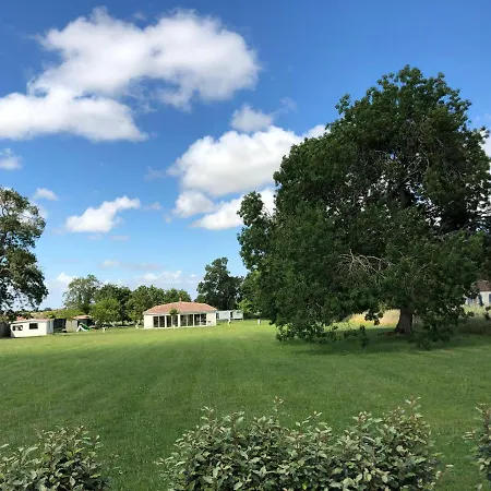 Campsite Le Medoc Aux 4 Vents Jau-Dignac-et-Loirac
